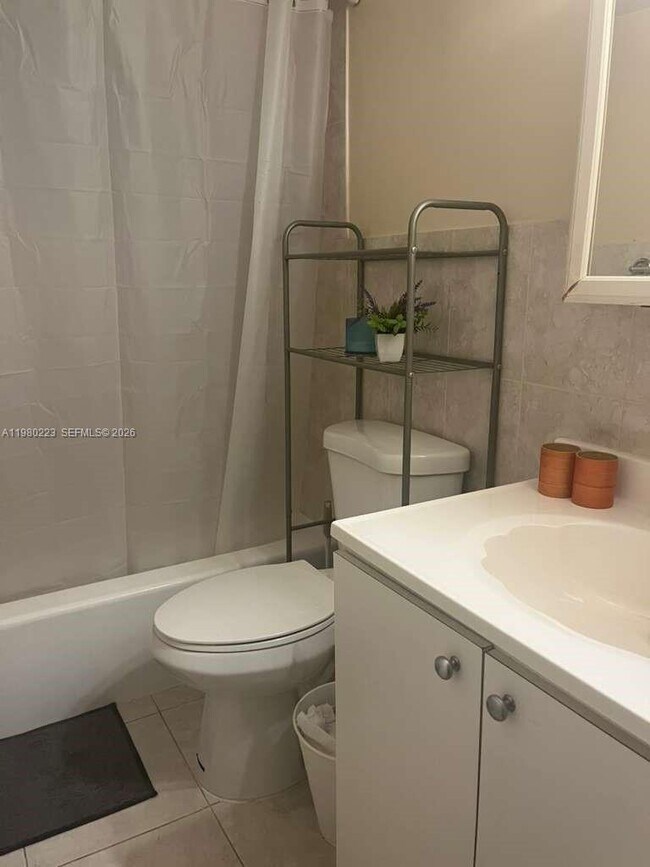 Building Photo - 1701 Washington St