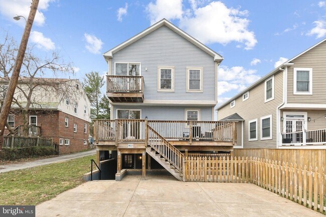 Building Photo - 2837 Myrtle Ave NE