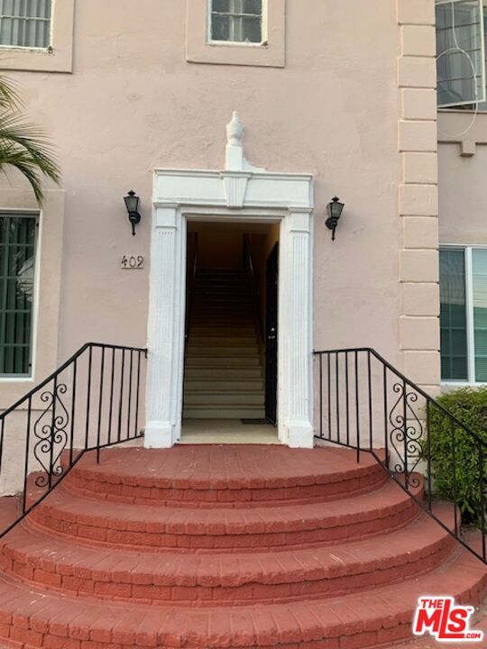 Building Photo - 202 N Locust St