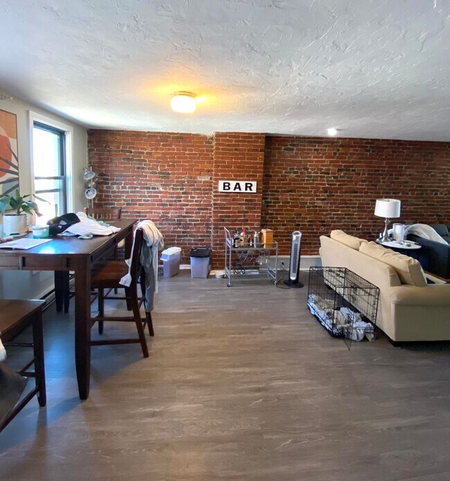 Interior Photo - 151-153 Meridian St