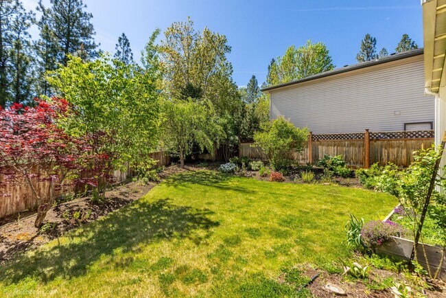 Building Photo - For Rent: Beautiful 3 Bed, 3 Bath Home in Desirable Eagle Ridge