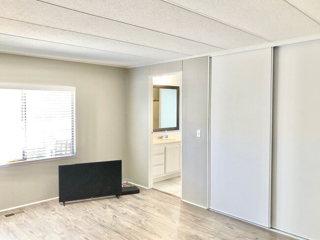 Building Photo - Awesome Updated Single Story in The Darling "Farm" Community of Wildomar, Close to Everything, bu...