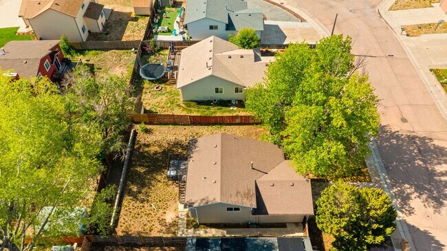 Building Photo - 580 Upton Dr