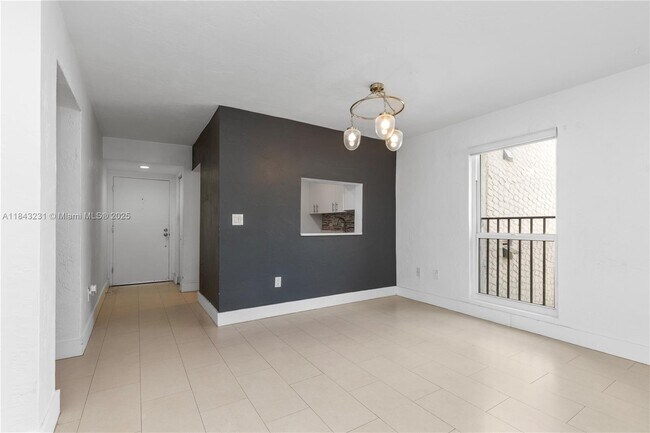 Building Photo - 6890 N Kendall Dr