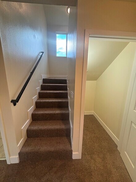 Building Photo - 232 W 91st St