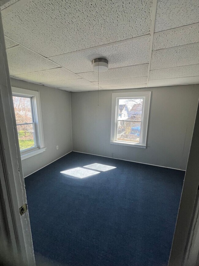 Building Photo - 142-144 Bowman St