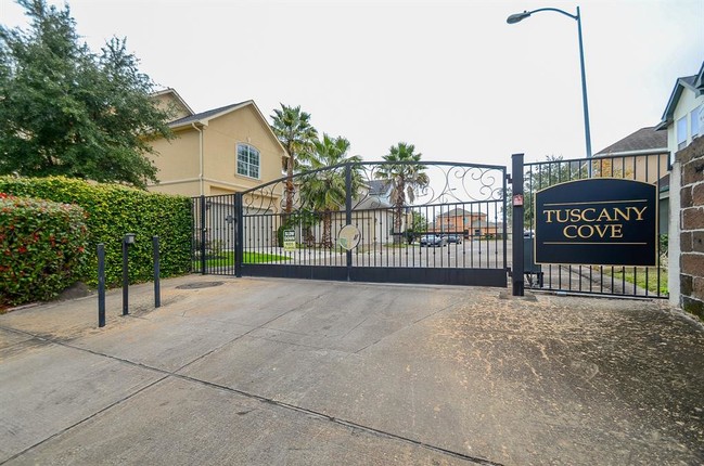 Building Photo - 1493 Silverado Dr