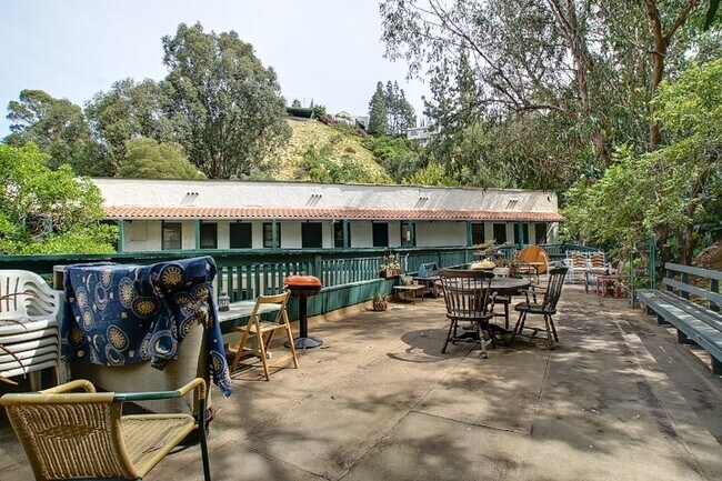 Building Photo - 8000 Honey Dr