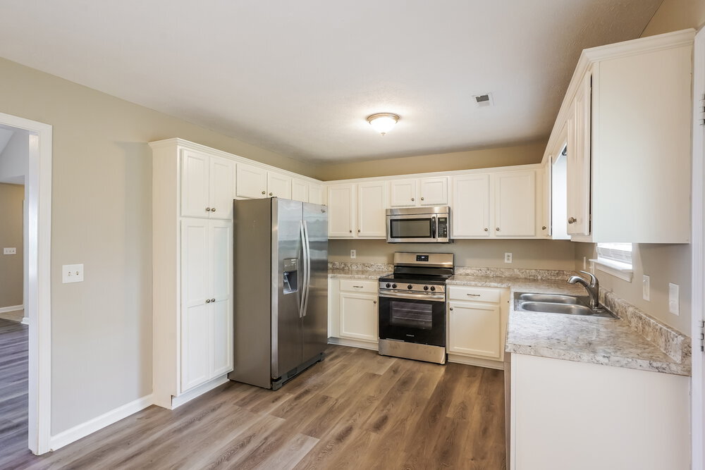 Building Photo - 630 Butternut Trce