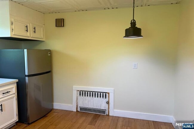 Building Photo - 19 Spring St