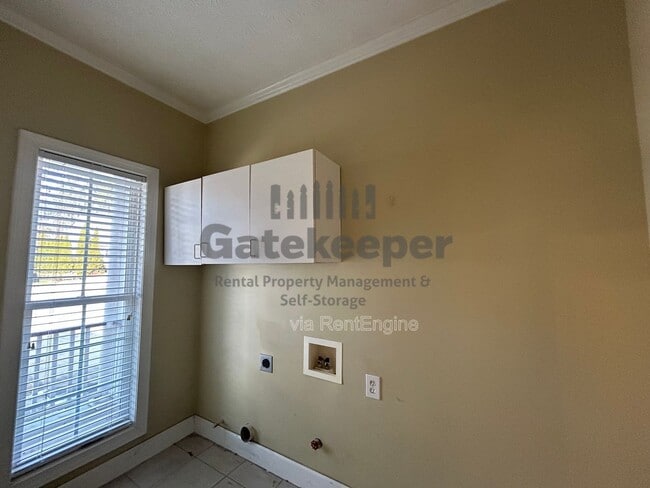 Building Photo - 111 Hanbury Ln