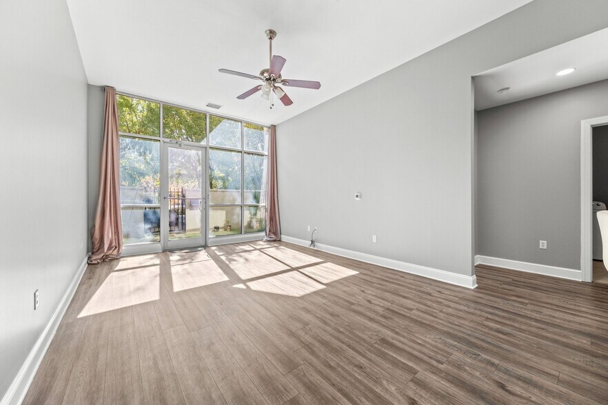 Building Photo - 655 Riverside Dr