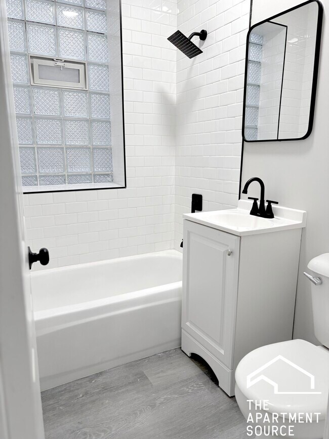 Building Photo - 2937 N Fairfield Ave