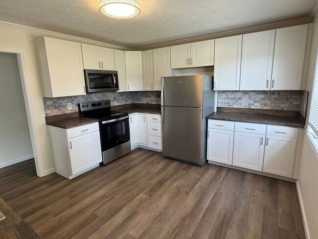 Building Photo - Newly renovated 3 Bedroom 2.5 Bathroom Home located in Kingsport, TN