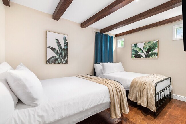 Building Photo - 303 Lang Rd