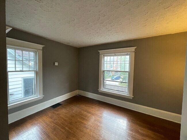 Building Photo - Wealthy St / Cherry St Duplex for Rent