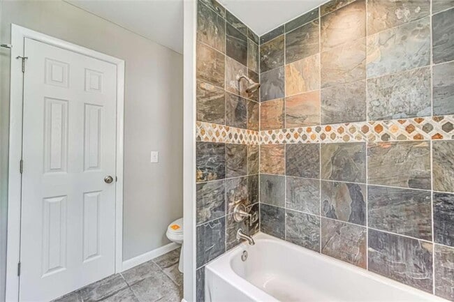 Building Photo - 2218 Woodfern Dr