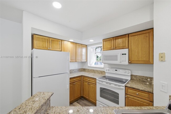 Building Photo - 3310 Pinewalk Dr N