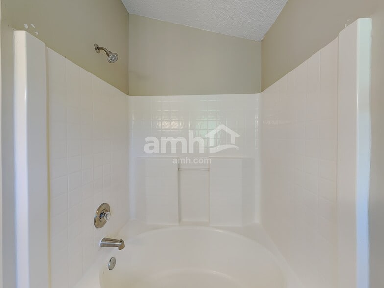 Building Photo - 1079 Chapel Creek Rd