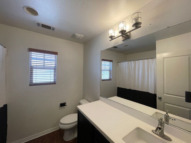 Building Photo - Lancaster 3 Bedroom + 2 Bathroom