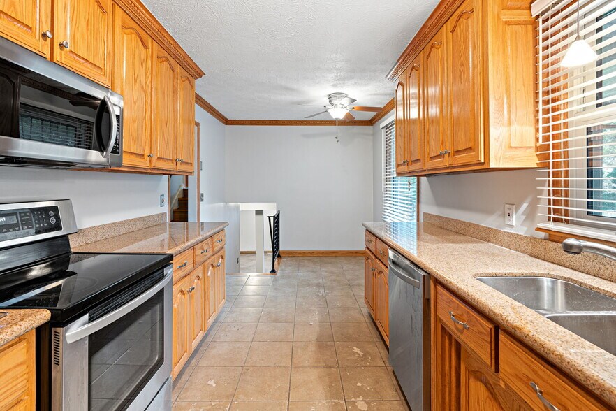 Building Photo - 3841 Dubois Dr