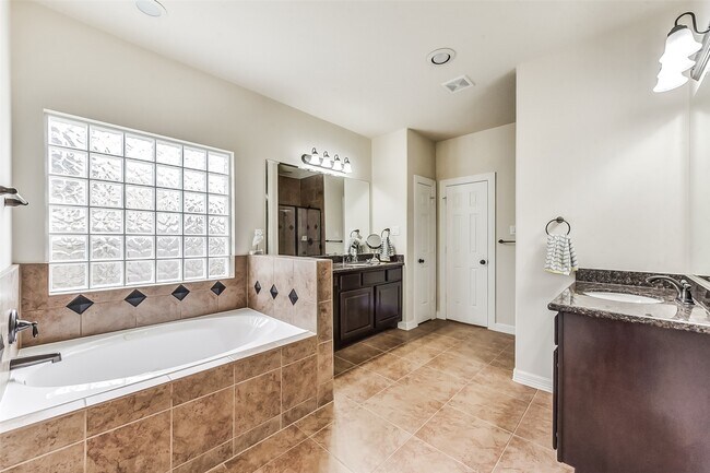 Building Photo - 13918 Majestic Spring Ln