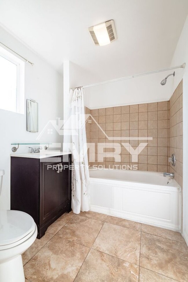 Building Photo - 2.5 bed 2 bath home for rent in Pico Rivera CA ready to move