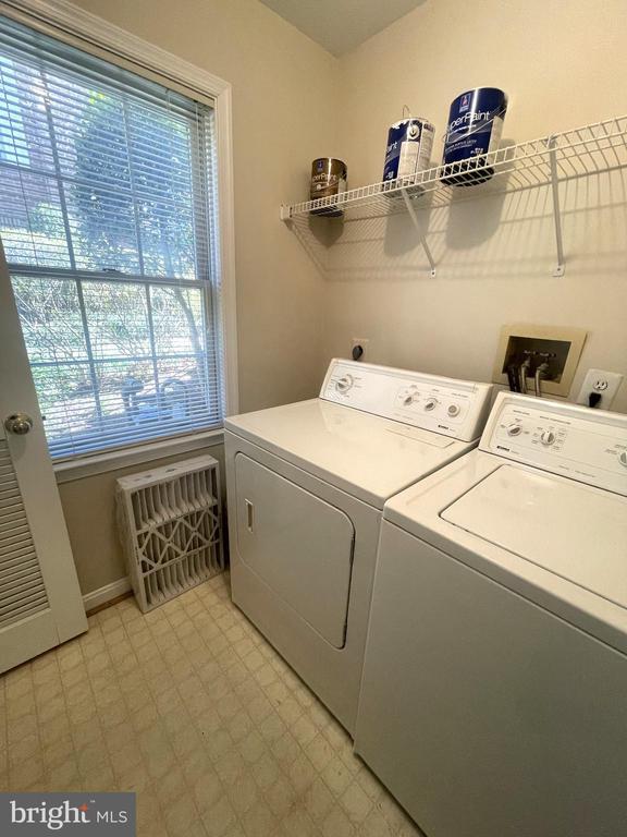 Building Photo - 2450 Garnett Dr