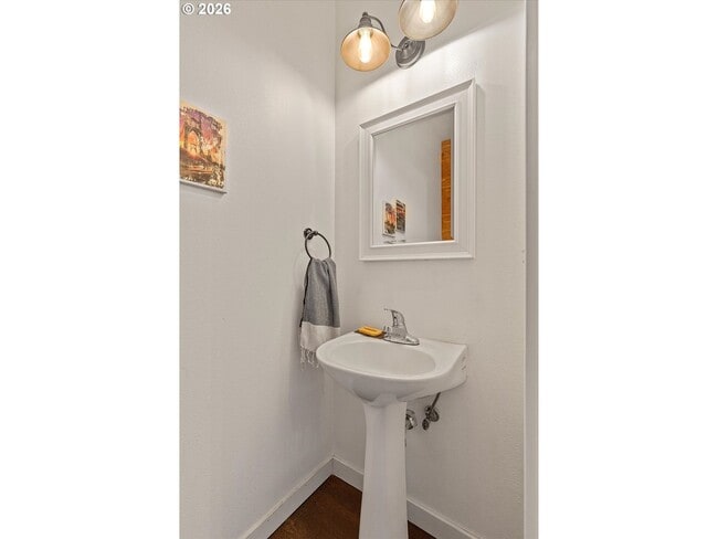 Building Photo - Spacious 3 Bedroom Townhome with Stainless Steel Appliances, Attached Garage & Open Layout