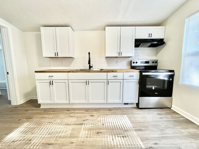 Building Photo - Nice Family Home in the 40215 Area
