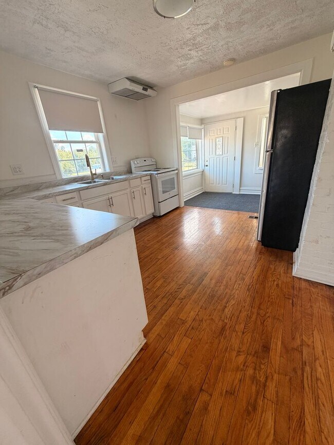 Building Photo - 285 Warrenton Rd