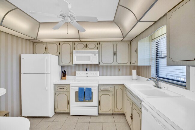 Building Photo - 5300 Jimmy Buffett Mem Hwy