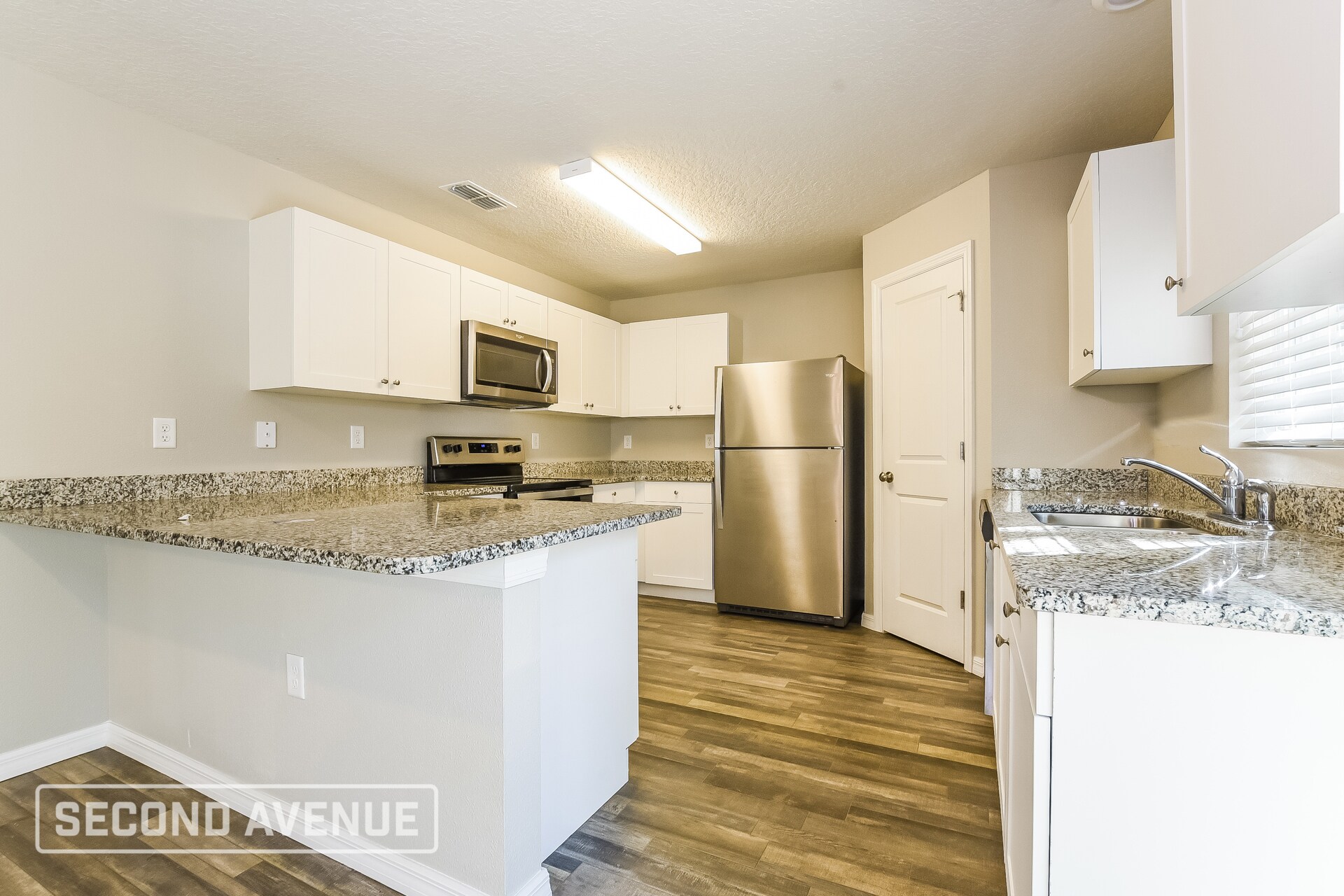 Building Photo - 3637 W Parkview Dr