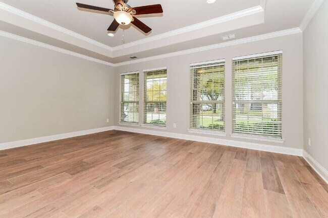 Building Photo - 309 Peachtree Ln