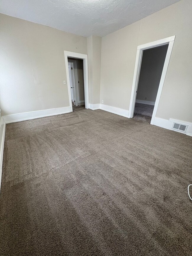 Building Photo - 2809 South Ave