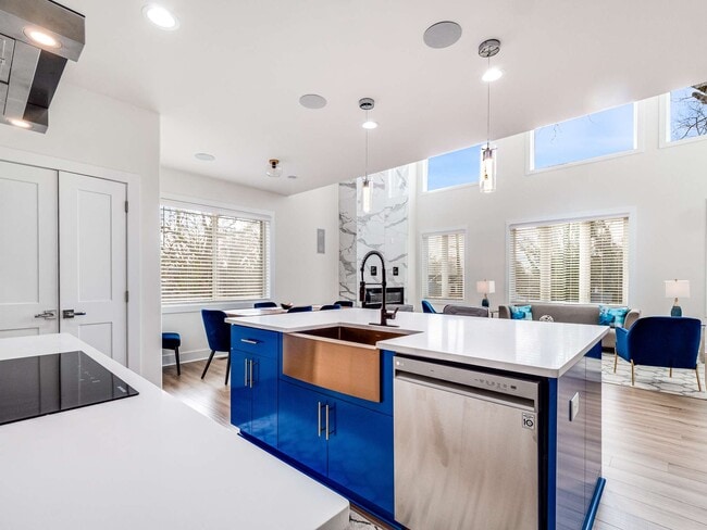 Building Photo - 1371 Lyle Ave