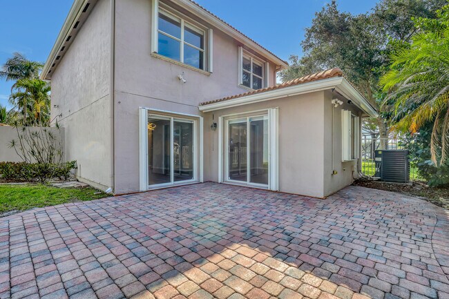 Building Photo - 3464 Commodore Ct