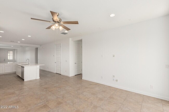 Building Photo - 9239 W Sells Dr