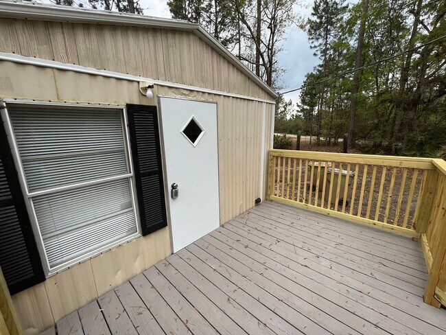 Building Photo - AVAILABLE NOW! Mobile Home with Large Yard in Guyton