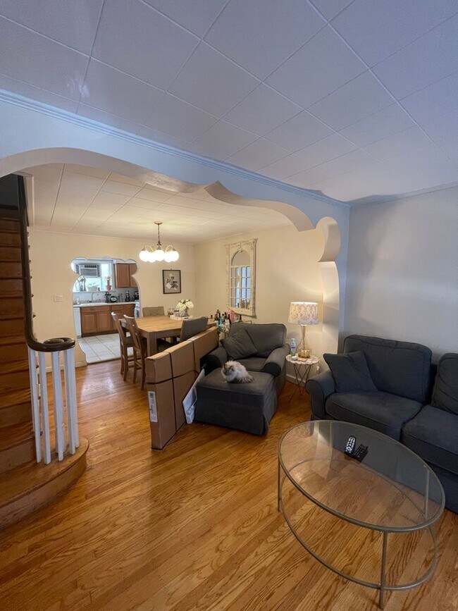 Building Photo - Modern 3 Bedroom, 1 Bath Passyunk Sq. Home...