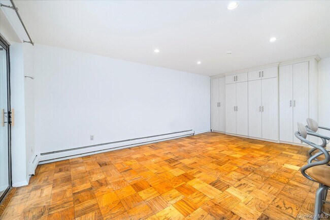 Building Photo - 420 Shore Rd