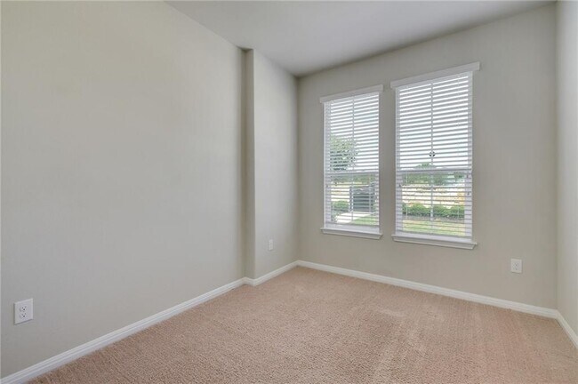 Building Photo - 413 N Heatherwilde Blvd