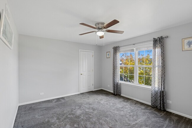 Building Photo - 1534 S Falcon Dr