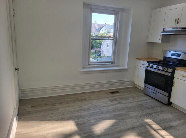 Building Photo - 274 Summit Ave