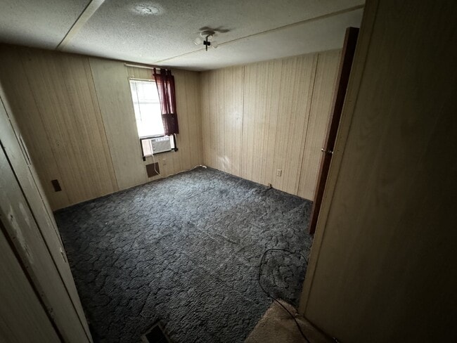 Building Photo - Mobile Home For Rent