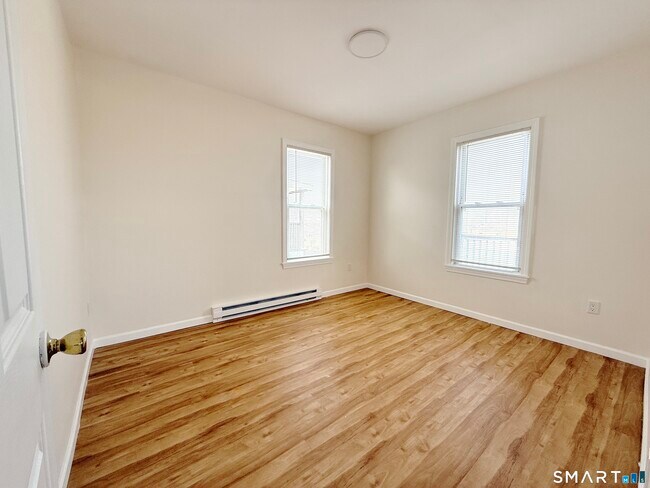 Building Photo - 70 Lindley St