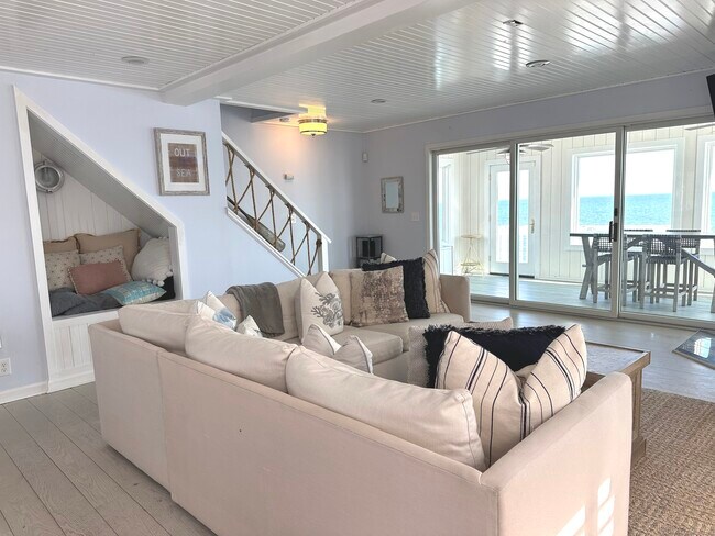 Building Photo - 2149 Fairfield Beach Rd