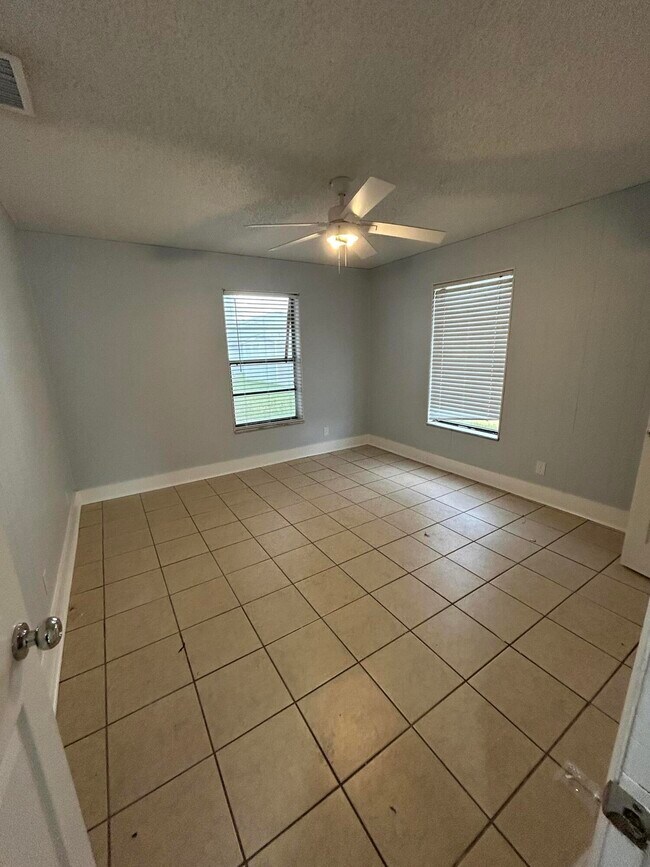 Building Photo - 8997 SE Sandy Ln
