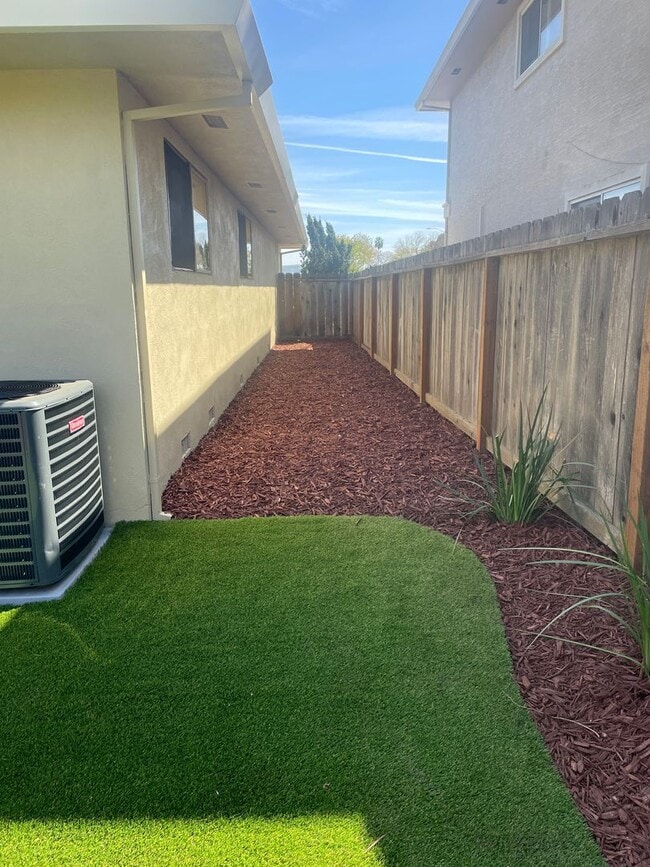 Building Photo - Beautifully Remodeled 3BR/2BA Home with Modern Finishes