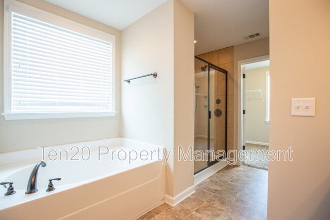 Building Photo - 4883 Wisteria Ln